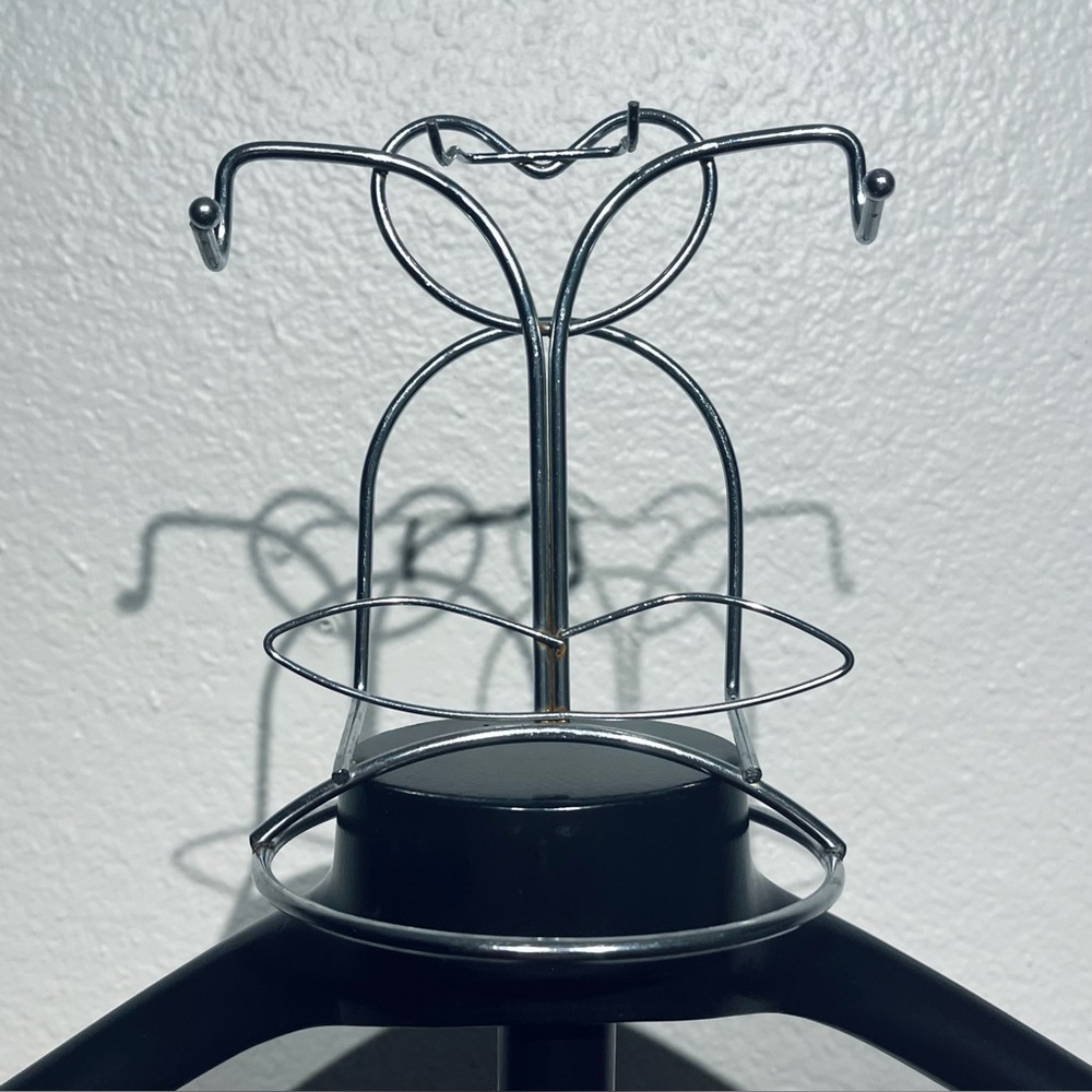 Silver Toned Metal Jewelry Stand